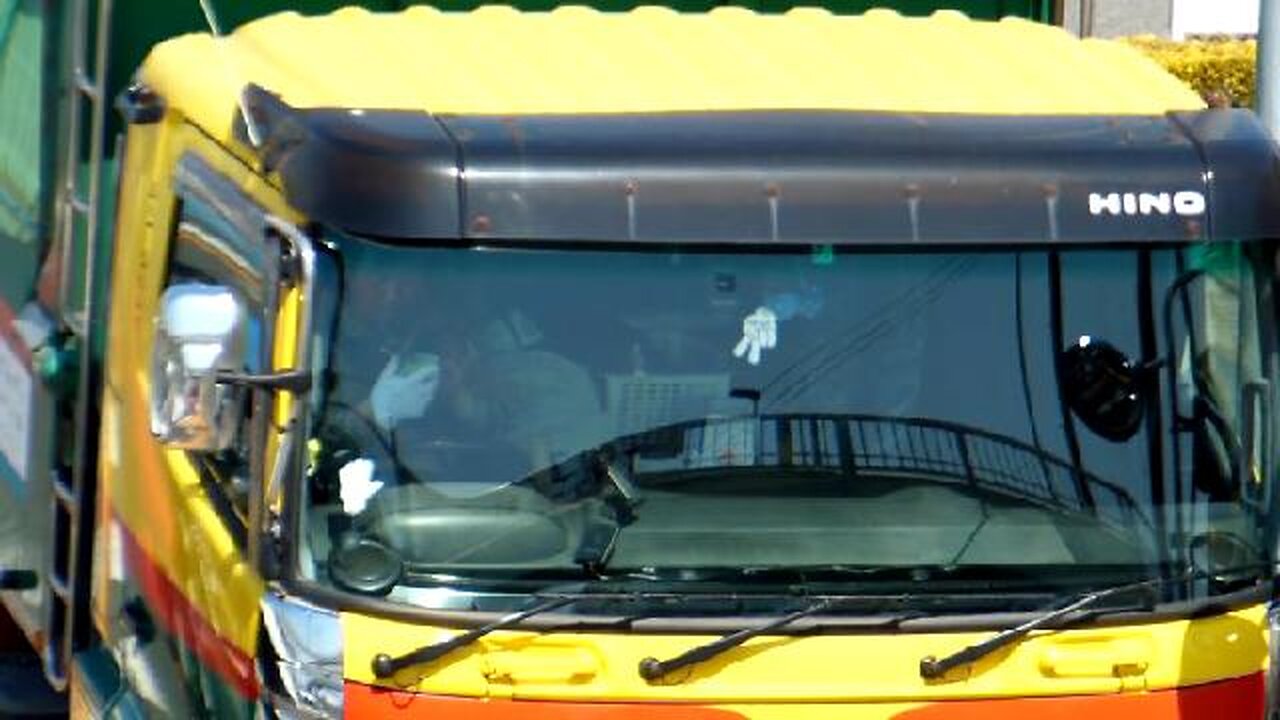 Using Smart Phones at Traffic Lights OK in Japan?