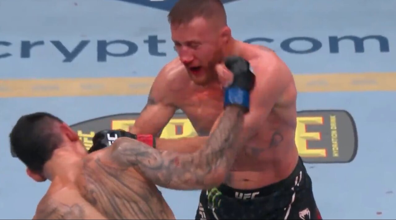 Max Holloway send Justin Gaethje to Deep Sleep! Watch This!!!