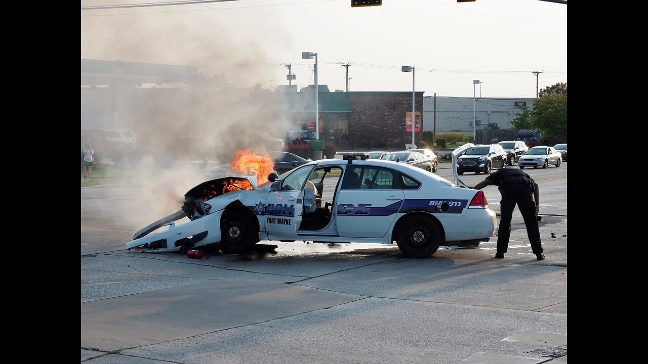 Speeding officer crashes into car 🚗\ you wouldn’t believe what happen