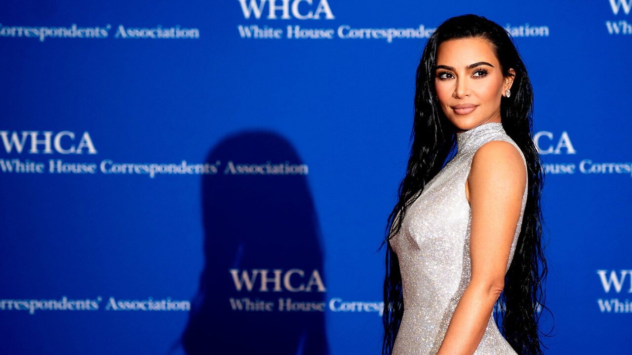 There's a Mysterious Woman in Kim Kardashian's Latest Mirror Selfie — and She's "Freaking Out"