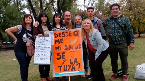 Concientización sobre las picaduras de mosquitos en parque Sarmiento.