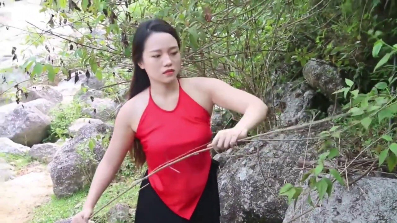 Beautiful girls catching fish MUST WATCH.....