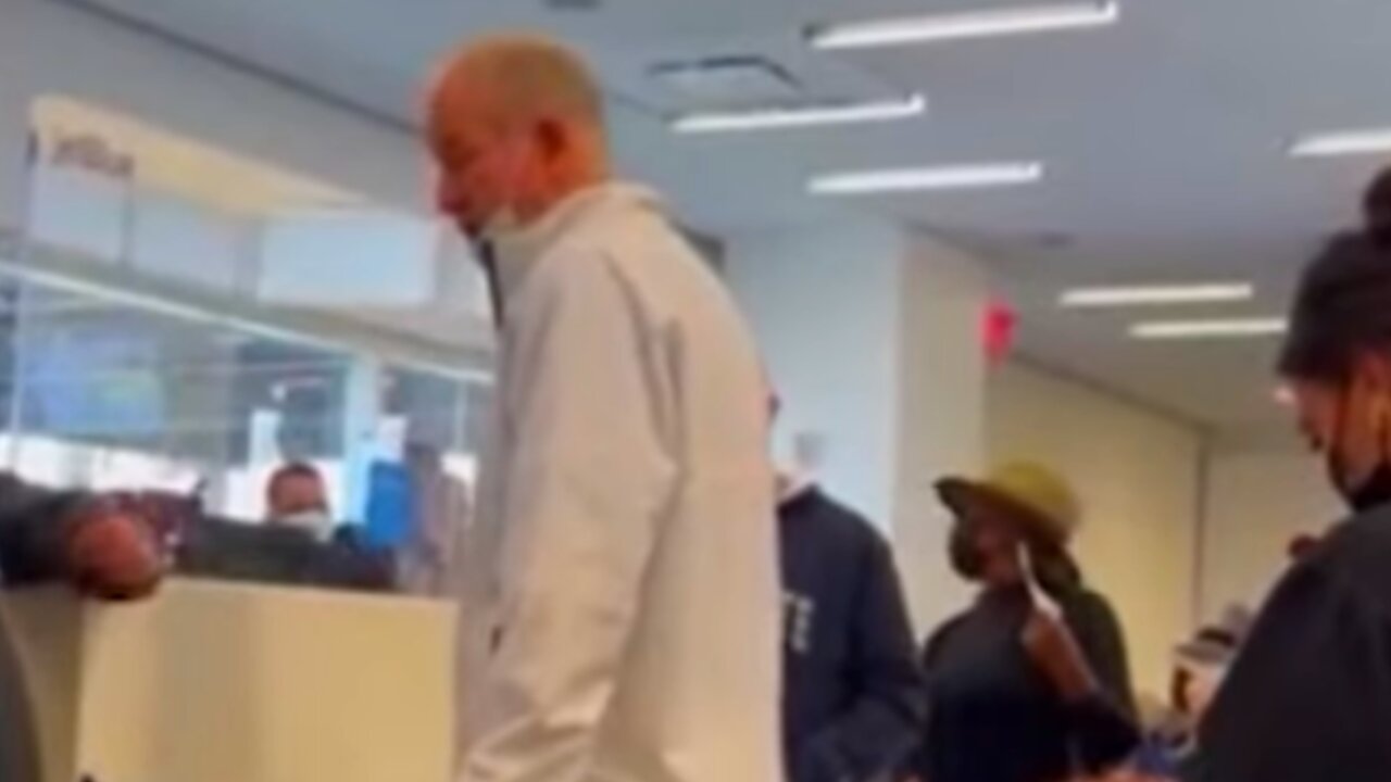 Bill O'Reilly Explodes On JetBlue Staff Over Alleged Flight Delays
