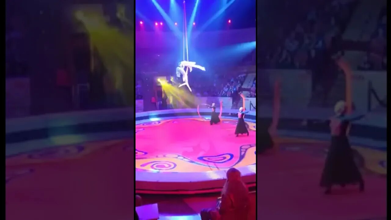 Acrobat of a Circus fell from a height 4m during a performance in Omsk.