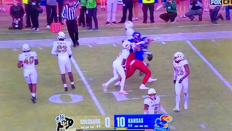 Jayhawks TE #45 Trevor Kardell with those “CRAZY LEGS” for 🏈26yds.