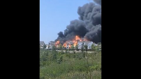Multiple homes engulfed in flames in Ontario Canada 🇨🇦