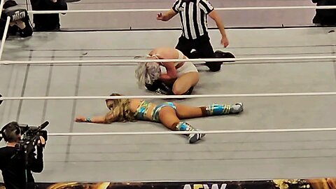 Toni Storm and Thunder Rosa put on a Wrestling CLINIC #AEW #ToniStor#ToniStorm #ThuThunderRosa