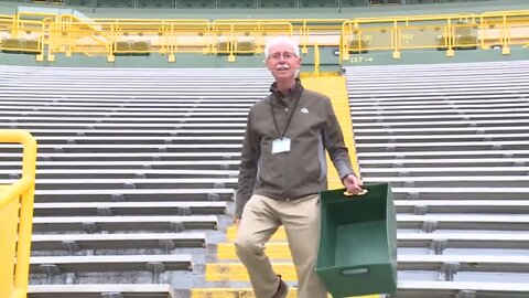 Beer vendor's passion for Packers exceeds 50 years