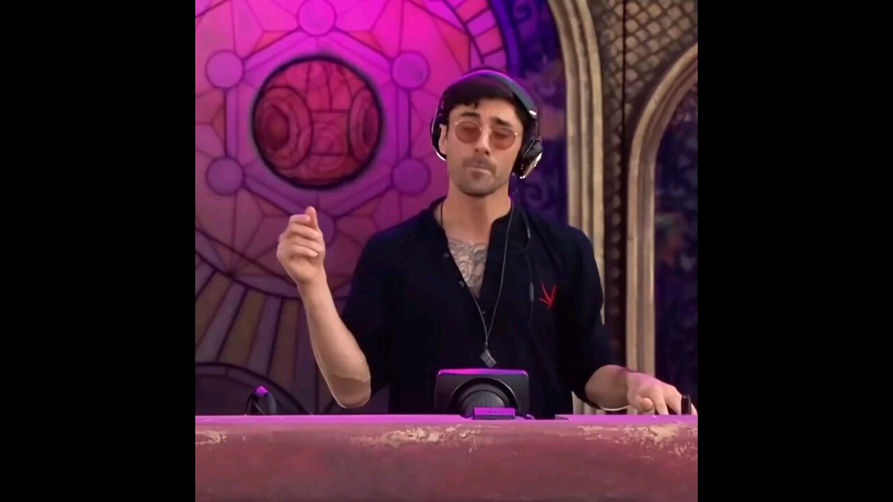 KSHMR is setting stage on fire at tomorrowland