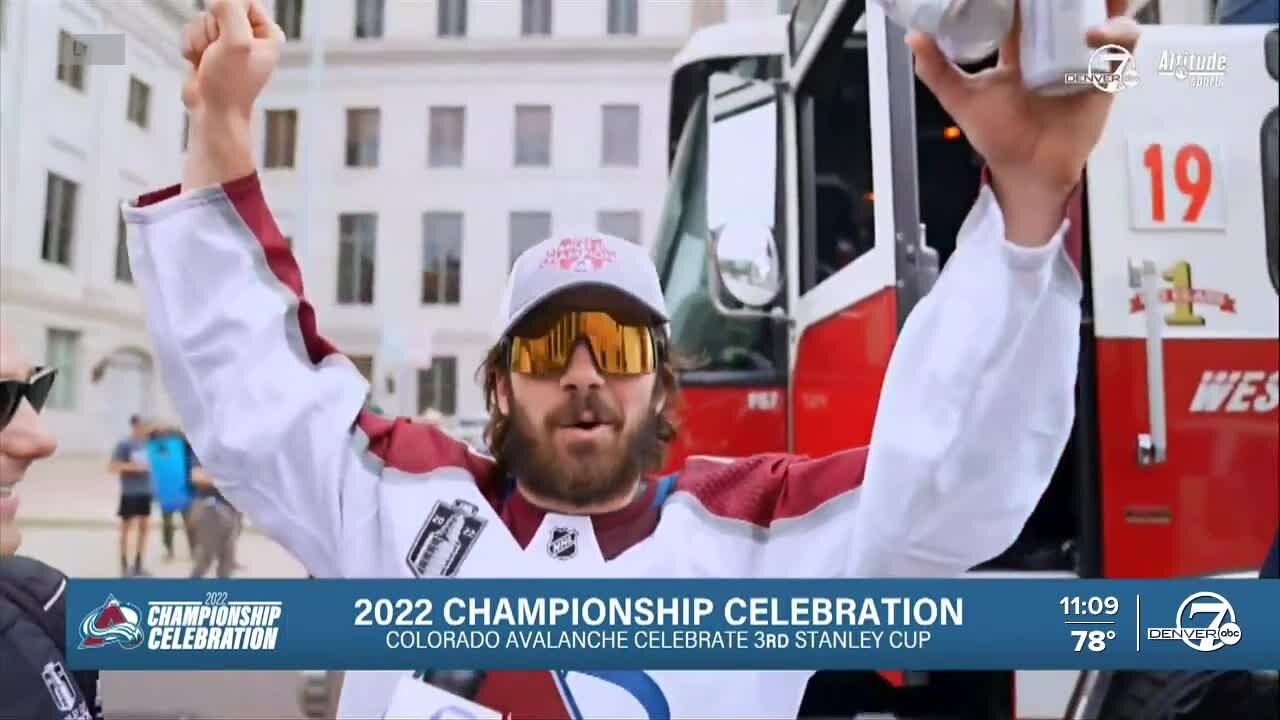 'Our fans are the best in the world': Alex Newhook loses his voice during Stanley Cup parade