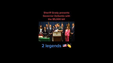 Sheriff Grady presents DeSantis with the $5,000 bill 🇺🇸👏