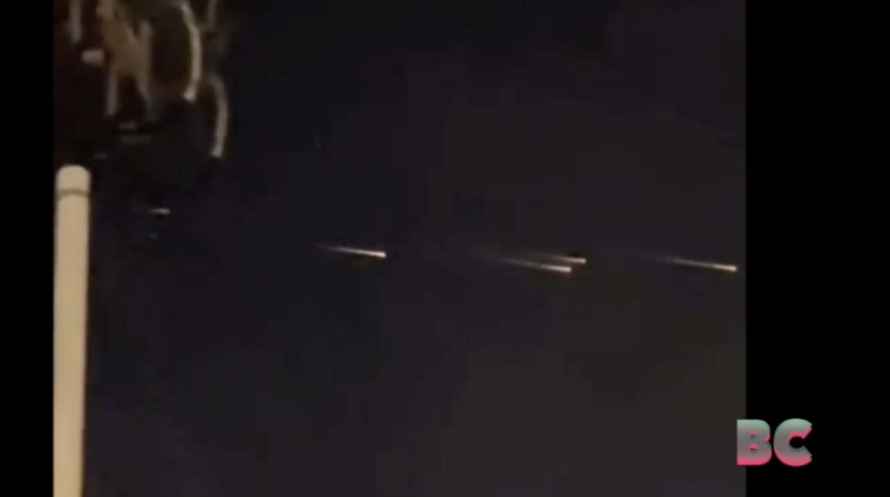 Not so mysterious “streaks of light” seen over California