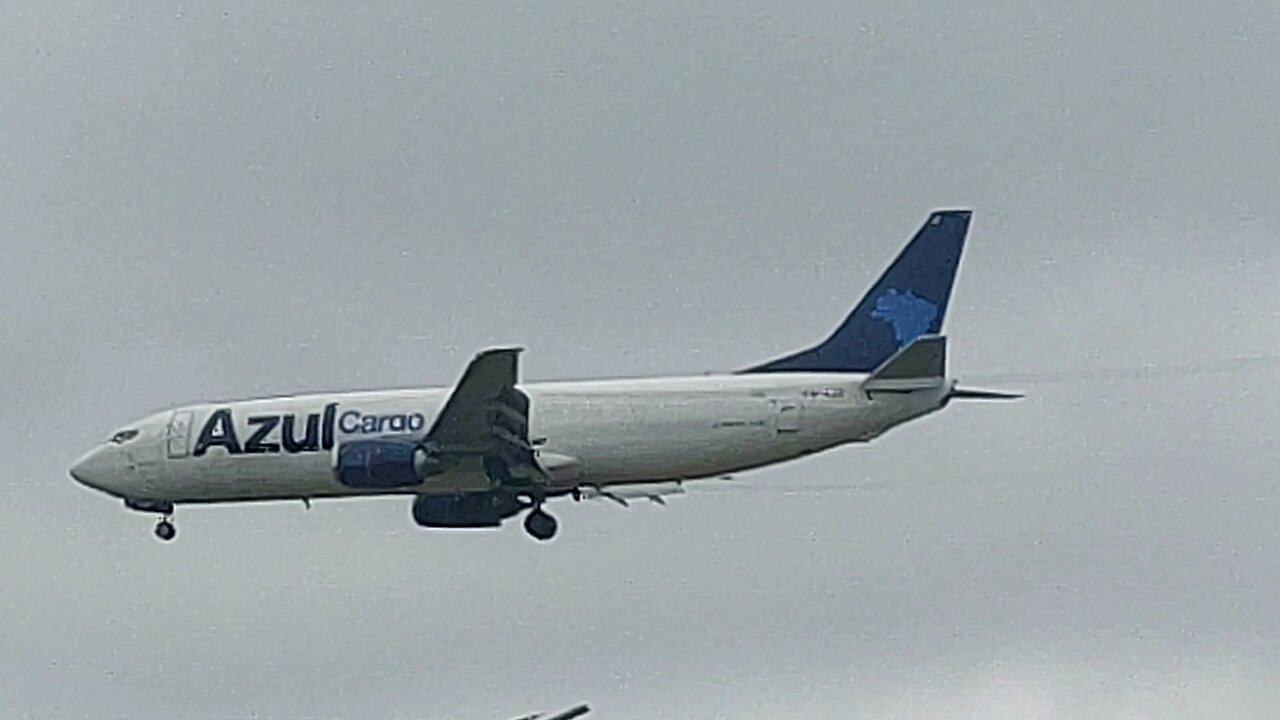 Boeing 737-400F PR-AJZ vindo de Campinas para Manaus