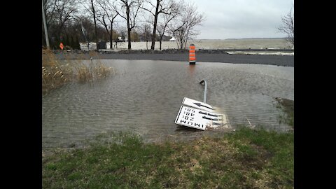 Fortes vagues dans le secteur du Château Vaudreuil