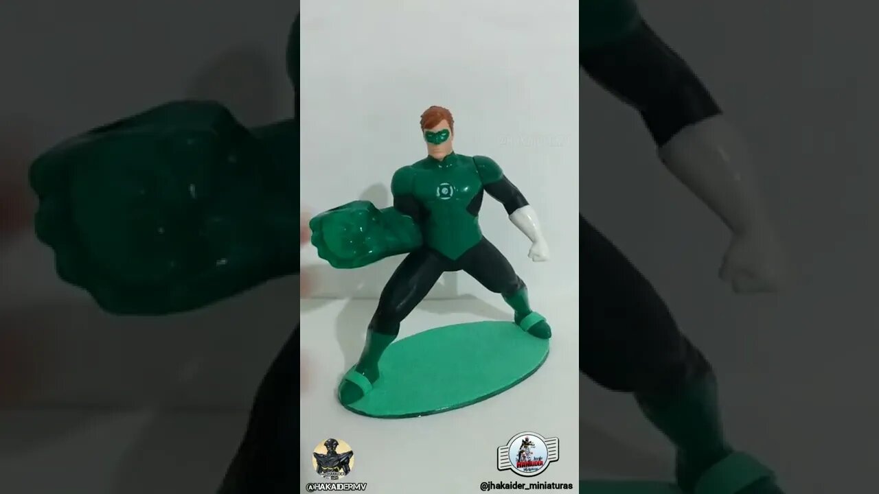 Miniatura Lanterna Verde Hal Jordan (McDonald's), com 15 cm. OBS.: Base feita por mim. 😃