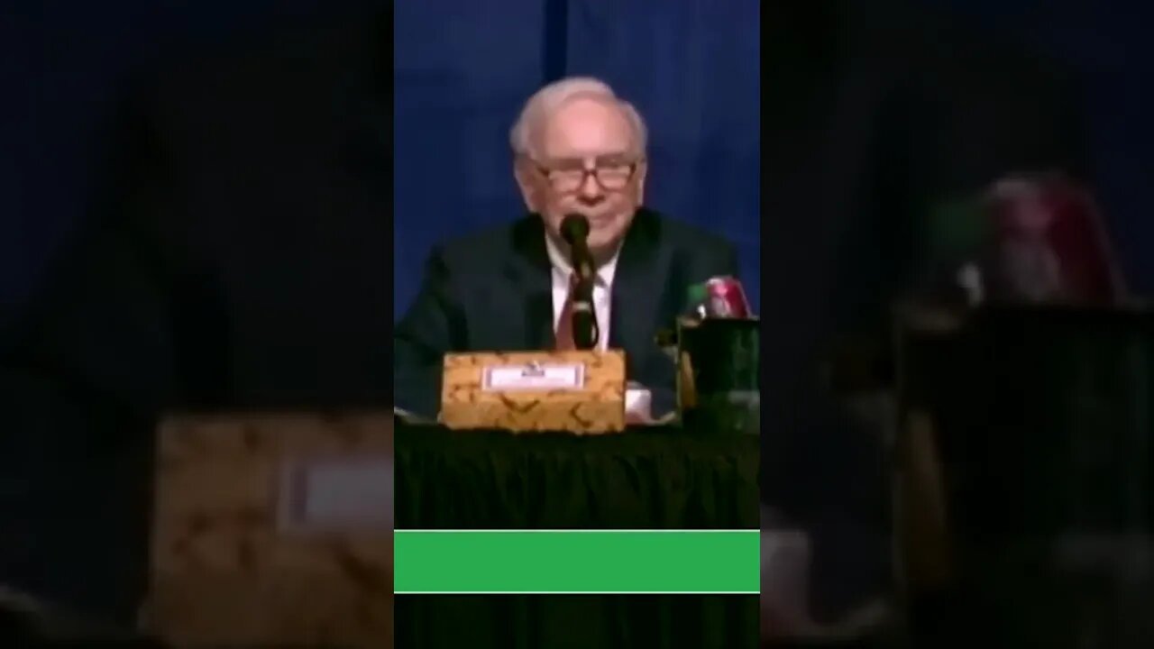 Warren Buffett Trolls Charlie Munger On His Costco Obsession
