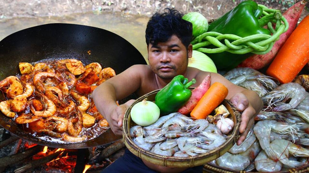 Cooking Curry Shrimps Asian Food Recipe