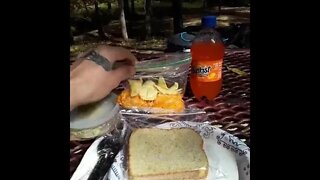 How a Redneck picnics while fishing