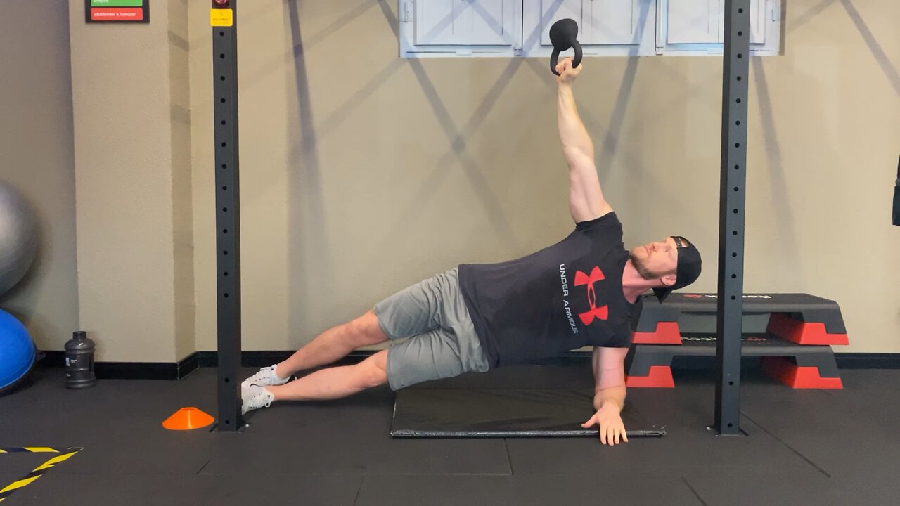 Estabilidade de Ombro com Kettlebell em Prancha Lateral