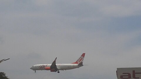 Boeing 737-800 PR-GTL vindo de Porto Velho e ATR72-600 PR-PDT vindo de São Gabriel da Cachoeira