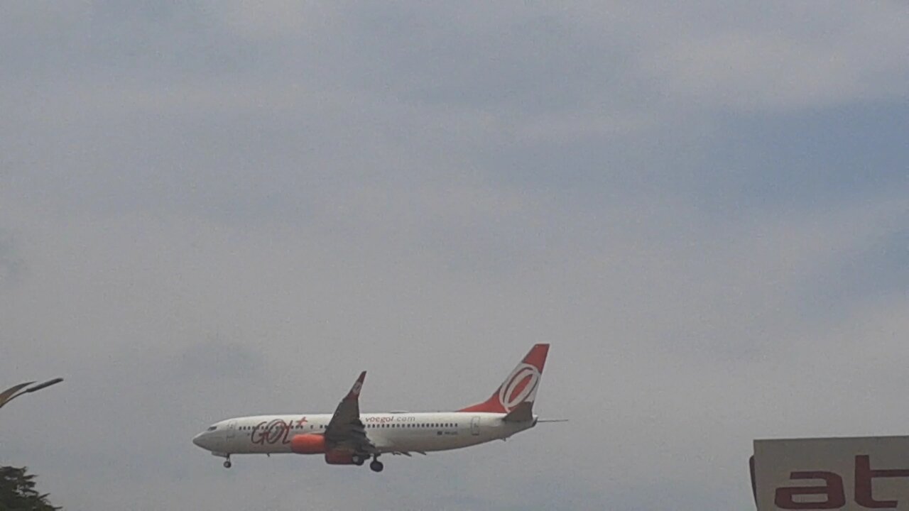 Boeing 737-800 PR-GTL vindo de Porto Velho e ATR72-600 PR-PDT vindo de São Gabriel da Cachoeira