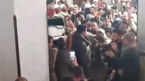 الأكثر تداولاً في مصر الآن نعش لمسن يرفض الخروج من المسجد بعد الصلاة عليه