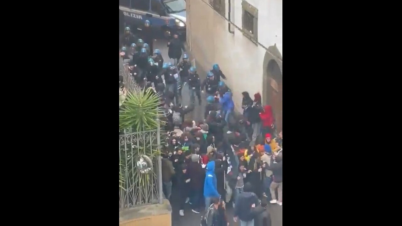 Italian SWAT Beating School Children Protesting for Palestine