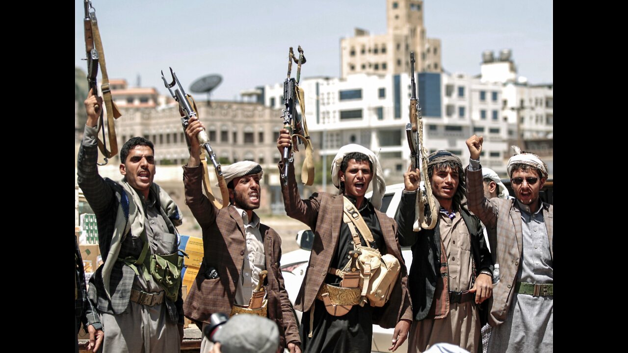 Houthi commandos landing on the "Galaxy Leader" cargo ship by helicopter