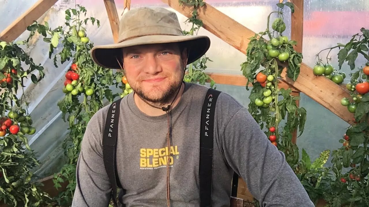🔴LIVE from the homestead! Discussing Hybrid vs Heritage Chickens