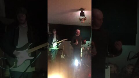 Troubleshooting mics while guitar warms up