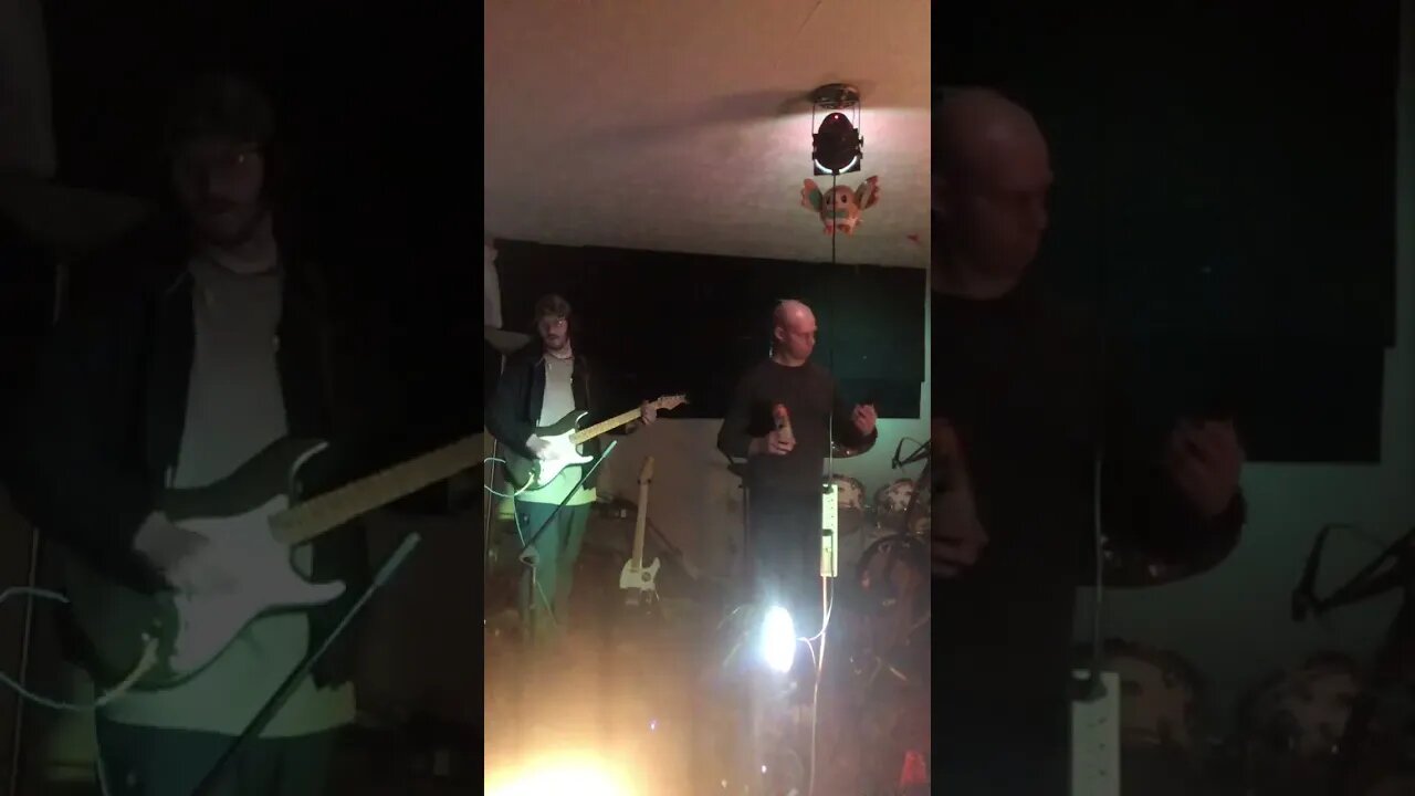 Troubleshooting mics while guitar warms up