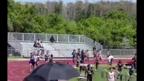 Coward sucker punches another runner in order to secure the victory #shorts #badsportmanship