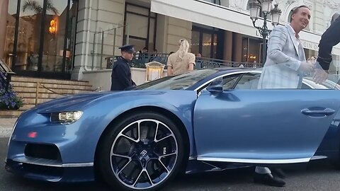 Brutal Bugatti Player pulls up in a 1500 HP Chiron with female codriver [4k 60p]