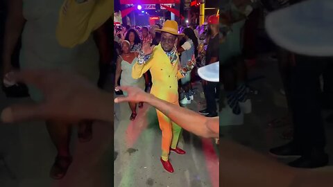 Beenie Man Dancing in the streets of Jamaica 🇯🇲