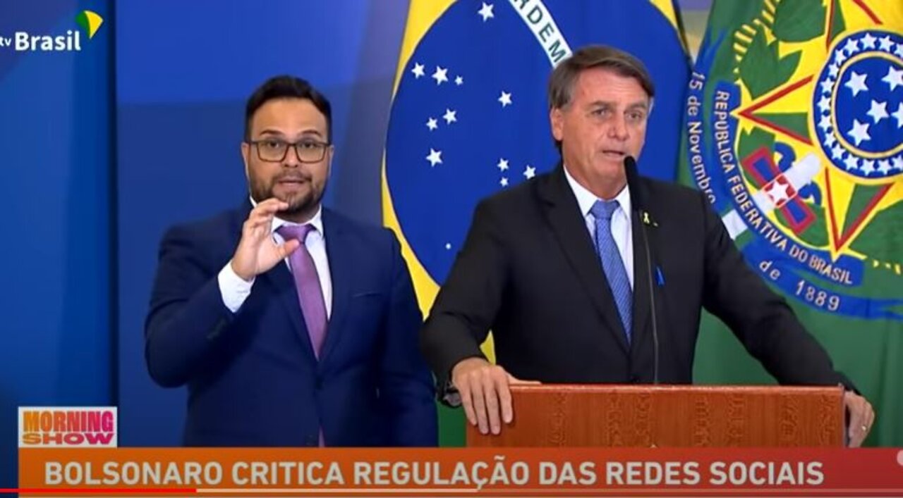 Bolsonaro criticizes regulation of social networks