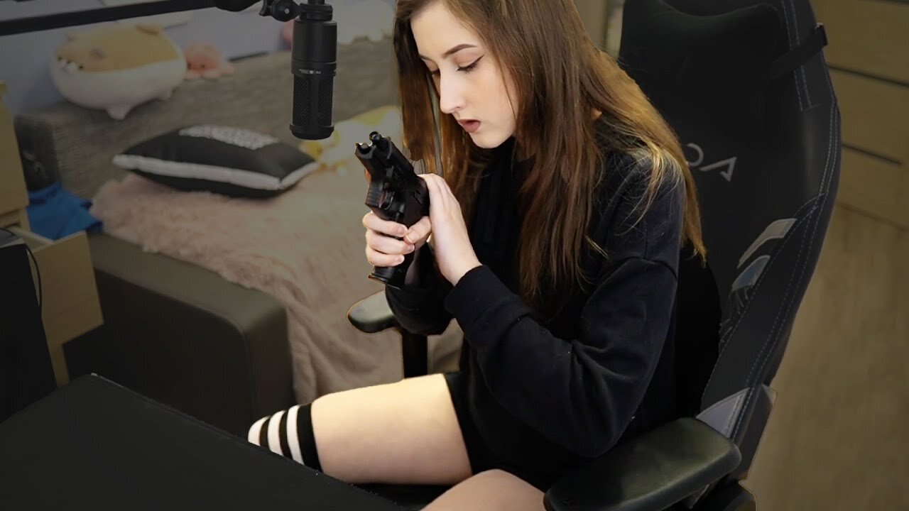 Best Twitch Fails / Sus Compilation ( RUSSIAN STREAMER TAKES OUT GUN )