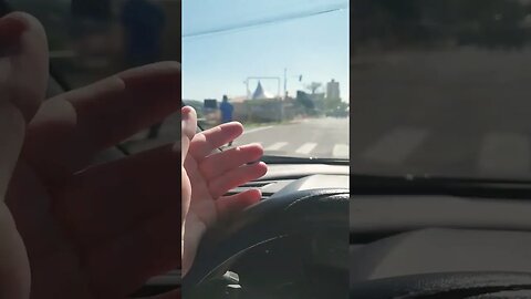 Indústria dos semáforos (talvez superfaturados) só criam congestionamentos ao invés do contrário :-(