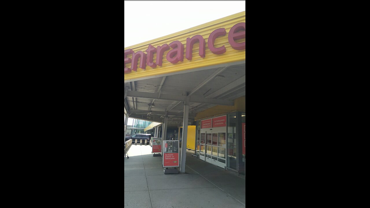 Elevators and escalators at the Broadway mall Hicksville new york