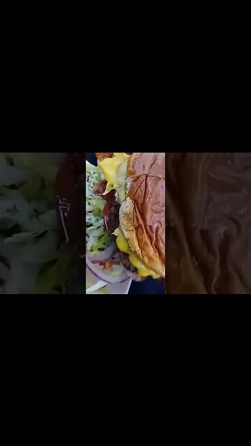 Largest Texas Bacon burger 🍔 😋 #shorts #food #foodie #foodlover #burger #foodblogger #foodshorts