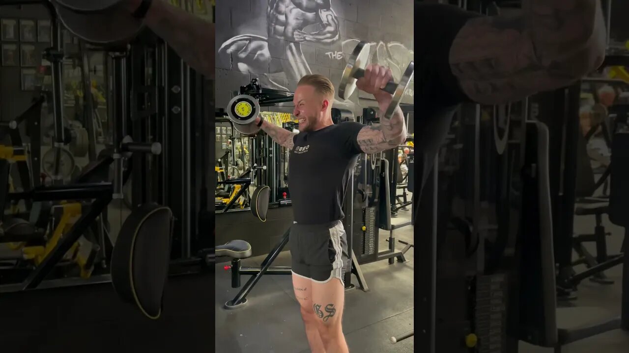 WHO ELSE LOVES THIS SHOULDER EXERCISE? #youtuber #gymworkout #viral #gym #fitnesslife #fitnessgym