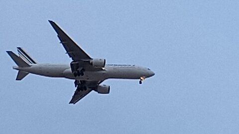 Airbus A321 PT-MXH vindo de Curitiba e Boeing 777-200ER F-GSPM vindo de Curitiba