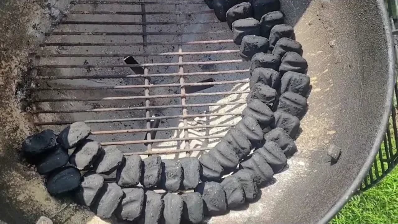 Snake Method - Smoking with a Weber Kettle