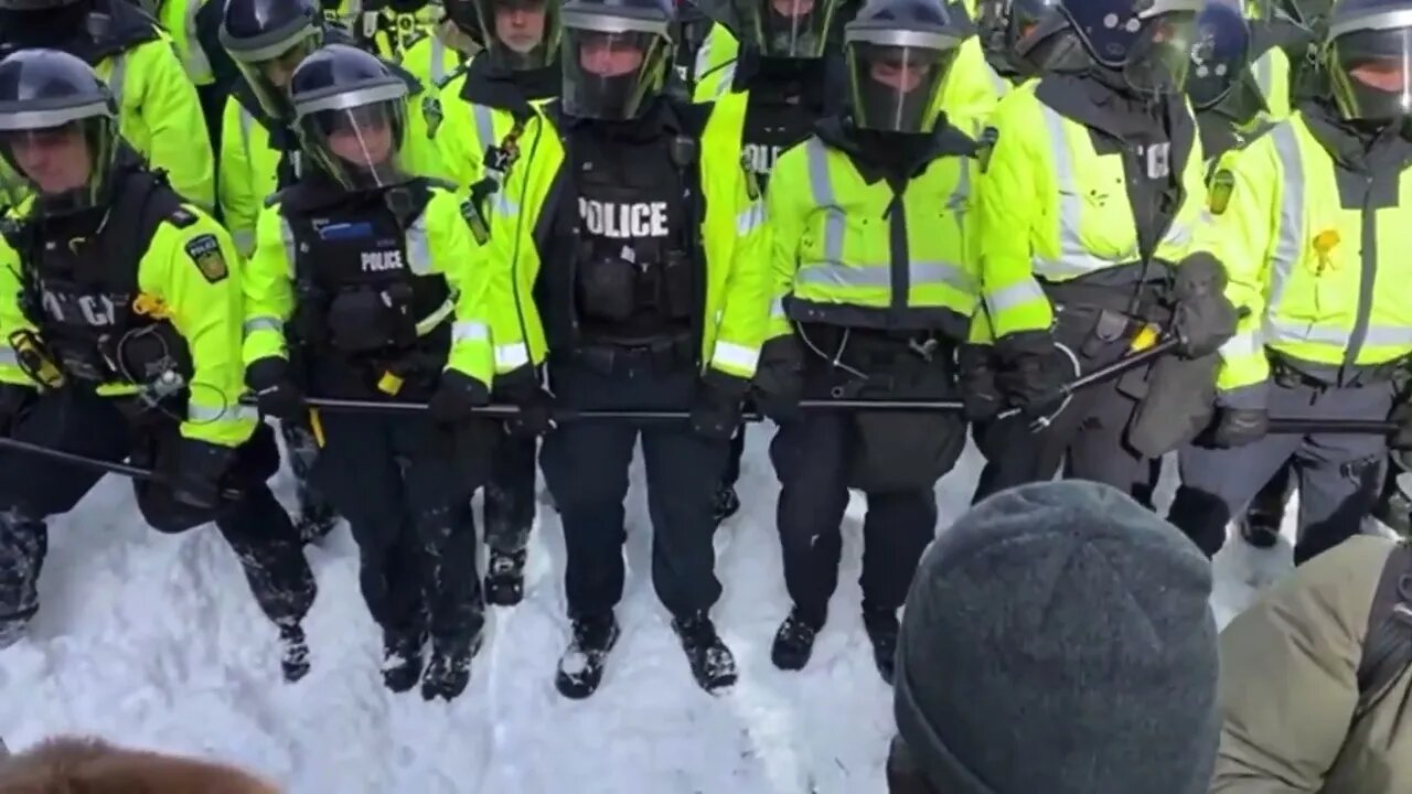 CANADIANS CHANTING FREEDOM DURING RIOT *WTF IS HAPPENING**