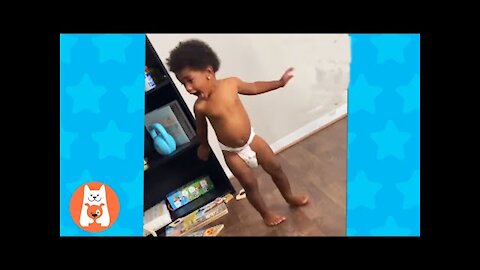 Put Your Hand UP -Fun baby dancing salvaje like a professional ballerina