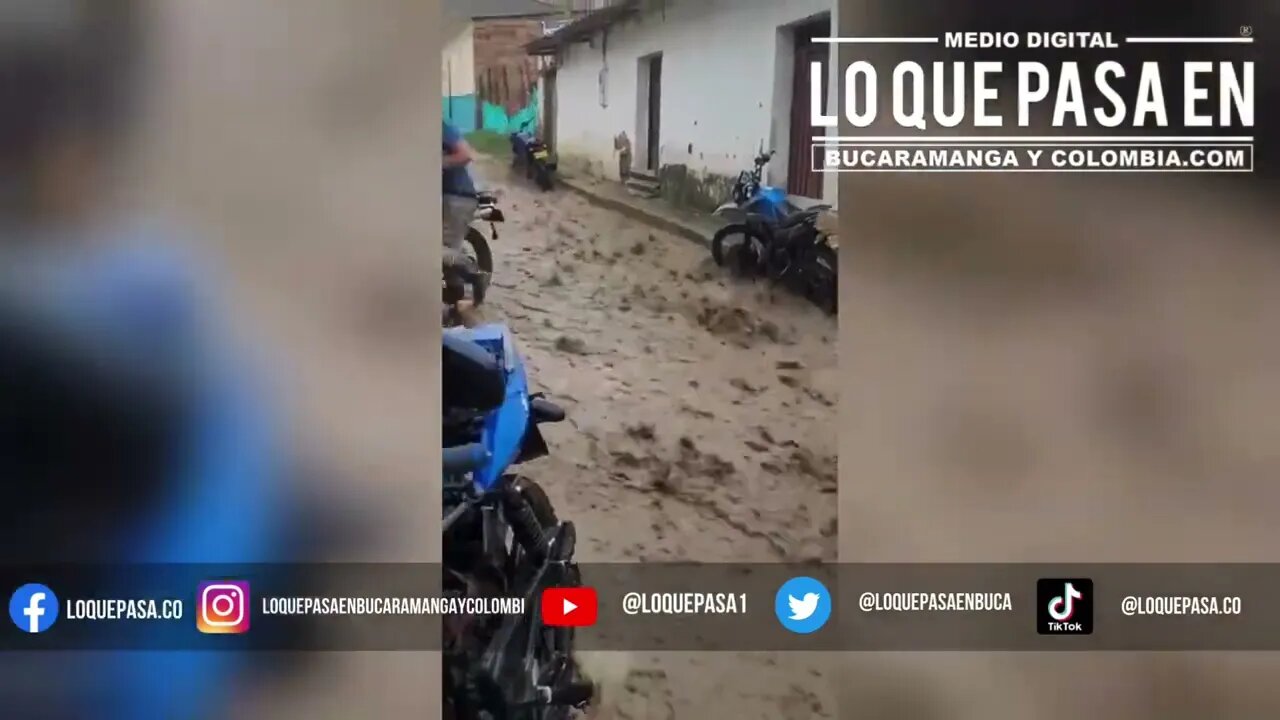 Momento exacto en que baja creciente en el río Surata