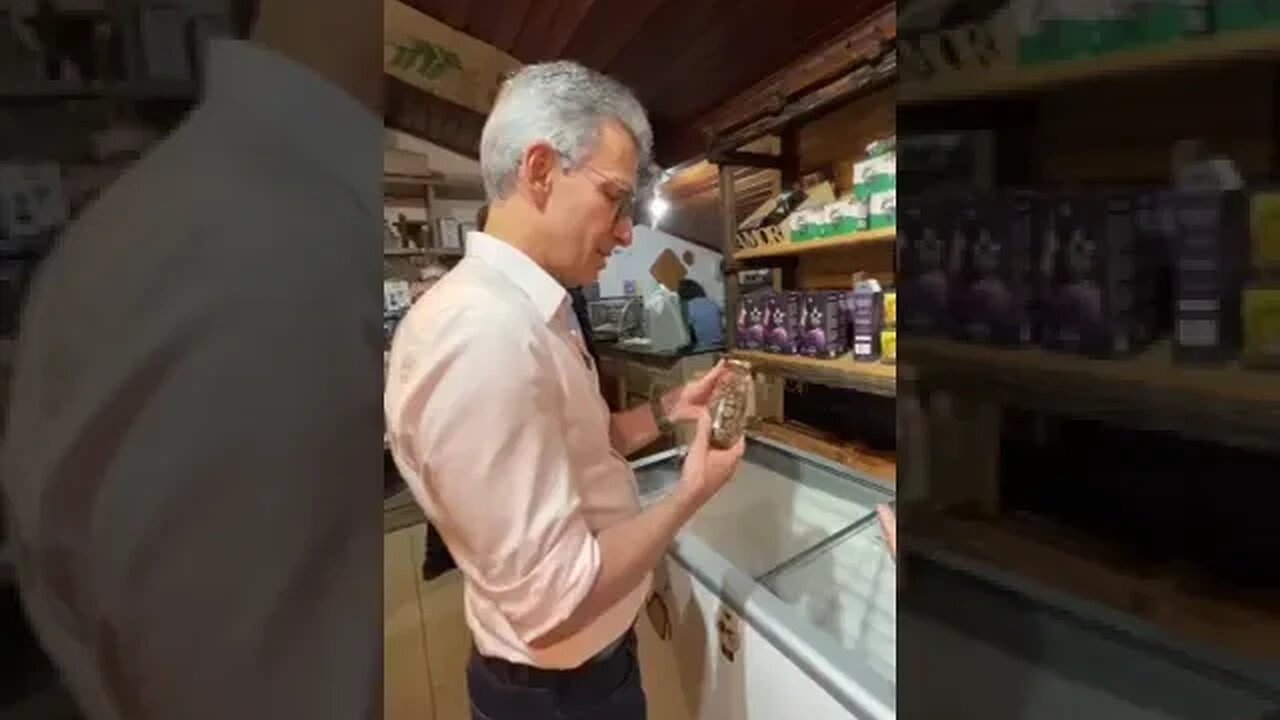 Romeu Zema mostra o sucesso que o pão de queijo mineiro faz em Santa Catarina