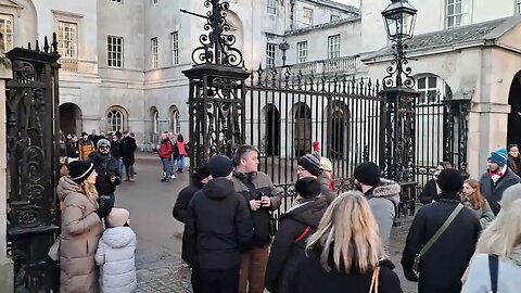 The only make way of the day 😆 🤣 😂 #thekingsguard