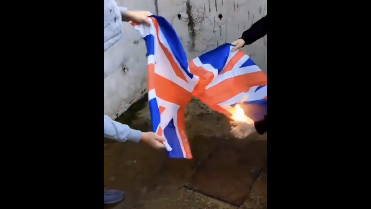 MIGRANT-THUGS IN THE UK BURNS🇬🇧🔥🧟‍♂️🥷🧟👽UNION JACK FLAG🇬🇧💫