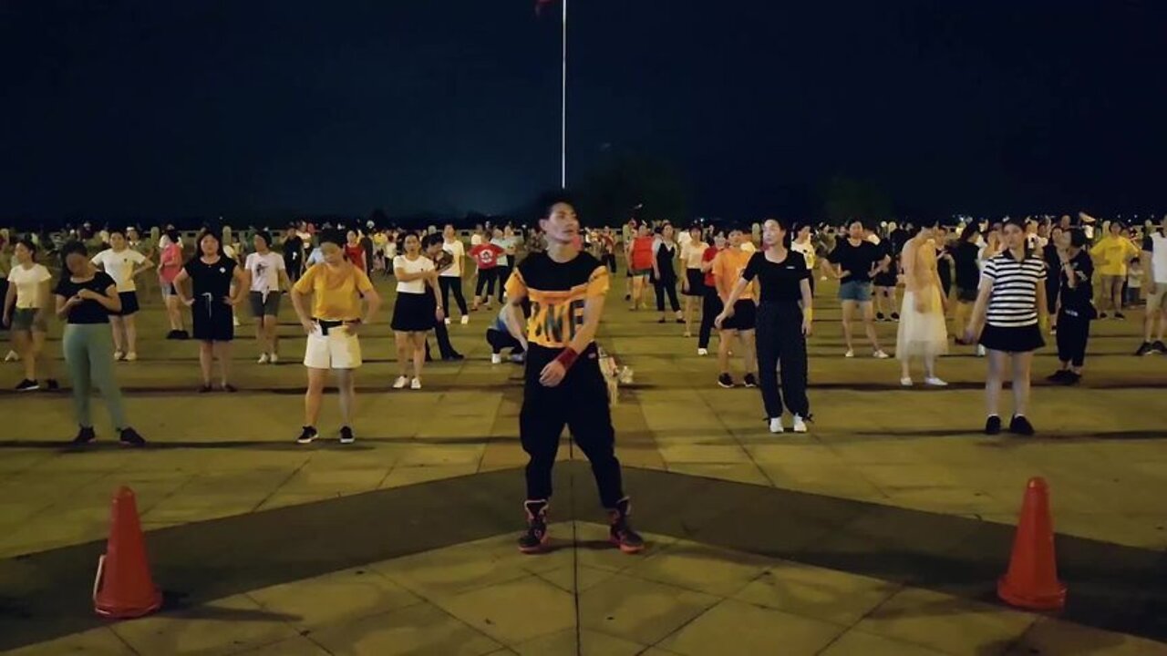 小虎队经典老歌《星星的约会》，熟悉的旋律，勾起多少90后的回忆【順能炫舞團】