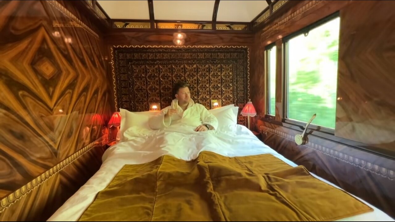 Golden travel 1 . 28 hrs in Orient express train